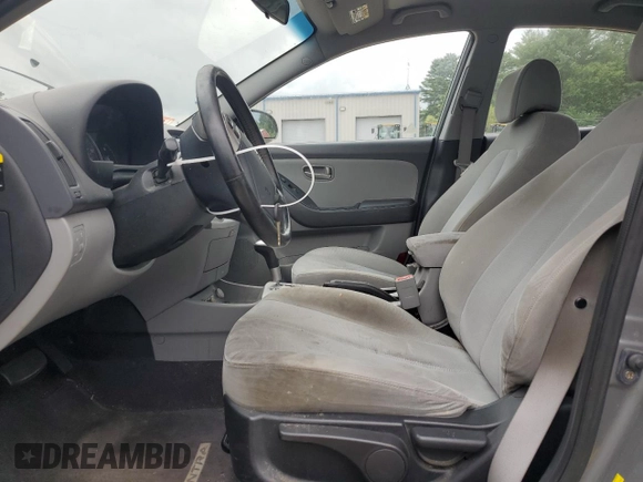 2009 Hyundai Elantra SE z VIN KMHDU46D49U807467, wystawiony jako Copart lot #58783865 z przebiegiem 118 110 mil mil oraz Czysty tytuł • Clean title. Historia ofert i sprzedaży dostępna na DreamBid. Obrazek 7.