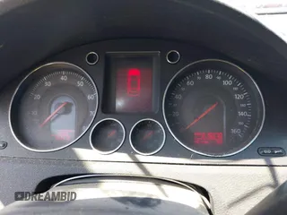 2006 Volkswagen Passat Lux z VIN WVWEK93C66E032649, wystawiony jako IAAI lot #42516172 z przebiegiem 215 070 mil mil oraz . Historia ofert i sprzedaży dostępna na DreamBid. Obrazek 7.