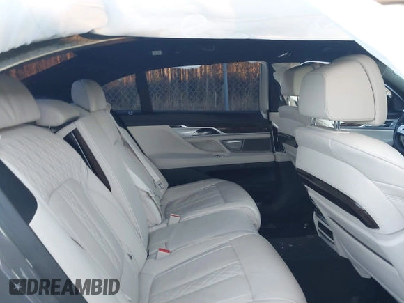 2022 BMW 7 Series 740i with VIN WBA7T2C05NCH26018, listed as a IAAI auction lot 41263804 with 33,867 mi miles. Bid and sale history available at carsss.com. Image 8.