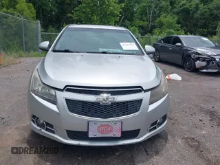 2014 Chevrolet Cruze 2LT z VIN 1G1PE5SB6E7270997, wystawiony jako IAAI lot #42323955 z przebiegiem 146 752 mil mil oraz . Historia ofert i sprzedaży dostępna na DreamBid. Obrazek 12.