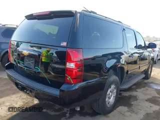 2014 Chevrolet Suburban LT with VIN 1GNSCJE08ER240230, listed as a IAAI auction lot 41702593 with 140,190 mi miles. Bid and sale history available at carsss.com. Image 4.