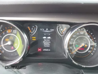 2020 Jeep Wrangler Unlimited Sport S z VIN 1C4HJXDN7LW281357, wystawiony jako IAAI lot #42363990 z przebiegiem 69 068 mil mil oraz . Historia ofert i sprzedaży dostępna na DreamBid. Obrazek 7.