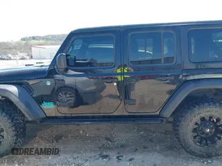 2020 Jeep Wrangler Unlimited Sport S z VIN 1C4HJXDN9LW323205, wystawiony jako IAAI lot #41879292 z przebiegiem 108 499 mil mil oraz . Historia ofert i sprzedaży dostępna na DreamBid. Obrazek 14.
