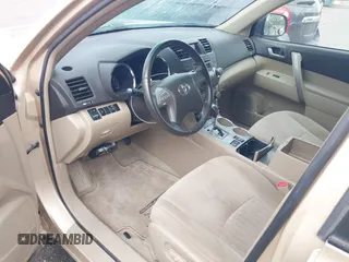 2008 Toyota Highlander Sport z VIN JTEES43A682018882, wystawiony jako IAAI lot #42171070 z przebiegiem 207 448 mil mil oraz . Historia ofert i sprzedaży dostępna na DreamBid. Obrazek 5.