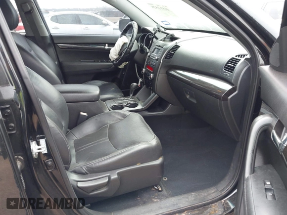 2011 Kia Sorento EX with VIN 5XYKU4A13BG057477, listed as a IAAI auction lot 41512528 with 127,923 mi miles. Bid and sale history available at carsss.com. Image 5.