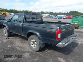 1999 Nissan Frontier XE z VIN 1N6ED26Y6XC301588, wystawiony jako IAAI lot #42703428 z przebiegiem Nie podano mil oraz . Historia ofert i sprzedaży dostępna na DreamBid. Obrazek 3.