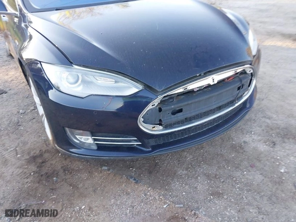 2013 Tesla Model S with VIN 5YJSA1DN9DFP06165, listed as a IAAI auction lot 40920844 with 181,342 mi miles. Bid and sale history available at carsss.com. Image 6.