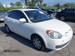 2010 Hyundai Accent GS z VIN KMHCM3AC4AU171593, wystawiony jako IAAI lot #42373925 z przebiegiem 107 913 mil mil oraz . Historia ofert i sprzedaży dostępna na DreamBid. Obrazek 1.