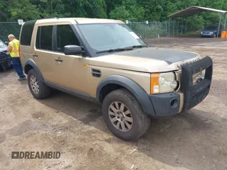 2005 Land Rover LR3 SE z VIN SALAA25445A301437, wystawiony jako IAAI lot #42295091 z przebiegiem 213 744 mil mil oraz . Historia ofert i sprzedaży dostępna na DreamBid. Obrazek 1.