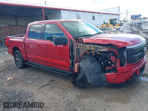 2024 Ford F-150 Lightning Flash z VIN 1FT6W3L7XRWG02773, wystawiony jako IAAI lot #42266067 z przebiegiem 7 256 mil mil oraz . Historia ofert i sprzedaży dostępna na DreamBid. Obrazek 4.