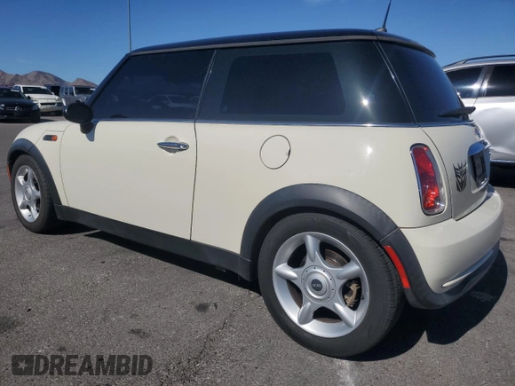 2006 MINI Hardtop z VIN WMWRC33506TJ73836, wystawiony jako Copart lot #57385905 z przebiegiem 105 592 mil mil oraz Szkoda całkowita • Salvage title. Historia ofert i sprzedaży dostępna na DreamBid. Obrazek 2.
