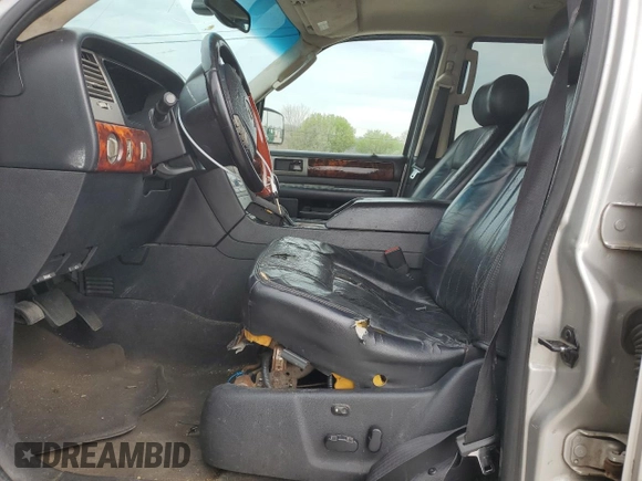 2003 Lincoln Navigator Luxury z VIN 5LMFU28R13LJ02125, wystawiony jako Copart lot #50629795 z przebiegiem 373 692 mil mil oraz Szkoda całkowita • Salvage title. Historia ofert i sprzedaży dostępna na DreamBid. Obrazek 7.