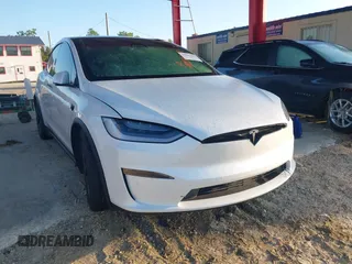 2022 Tesla Model X with VIN 7SAXCBE55NF360768, listed as a IAAI auction lot 40597102 with 1 mi miles. Bid and sale history available at carsss.com. Image 1.