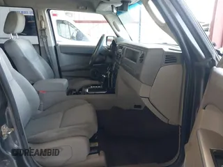 2006 Jeep Commander z VIN 1J8HG48K16C195800, wystawiony jako IAAI lot #42759192 z przebiegiem 186 739 mil mil oraz . Historia ofert i sprzedaży dostępna na DreamBid. Obrazek 5.