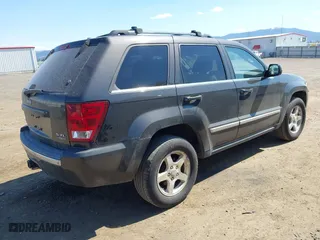 2006 Jeep Grand Cherokee Limited with VIN 1J8HR58226C180268, listed as a IAAI auction lot 42065135 with 232,207 mi miles. Bid and sale history available at carsss.com. Image 4.
