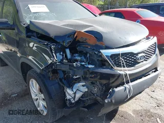 2011 Kia Sorento LX with VIN 5XYKT4A2XBG073333, listed as a IAAI auction lot 39936619 with Not Provided miles. Bid and sale history available at carsss.com. Image 6.