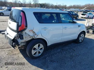2015 Kia Soul with VIN KNDJN2A23F7136379, listed as a IAAI auction lot 41853304 with 90,697 mi miles. Bid and sale history available at carsss.com. Image 4.
