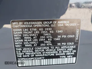 2023 Volkswagen Atlas SEL Premium R-Line z VIN 1V2FE2CA0PC224677, wystawiony jako IAAI lot #41991931 z przebiegiem 22 620 mil mil oraz . Historia ofert i sprzedaży dostępna na DreamBid. Obrazek 9.