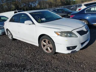2011 Toyota Camry LE z VIN 4T1BF3EK9BU623949, wystawiony jako IAAI lot #42141513 z przebiegiem Nie podano mil oraz . Historia ofert i sprzedaży dostępna na DreamBid. Obrazek 1.