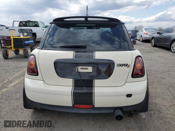 2008 MINI Hardtop with VIN WMWMF33528TT64260, listed as a Copart auction lot 52642935 with 82,502 mi miles and Salvage Title. Bid and sale history available at DreamBid. Image 6.