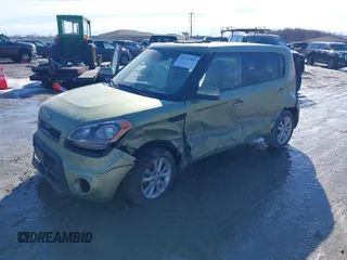 2013 Kia Soul + z VIN KNDJT2A67D7518517, wystawiony jako IAAI lot #41672301 z przebiegiem Nie podano mil oraz . Historia ofert i sprzedaży dostępna na DreamBid. Obrazek 16.