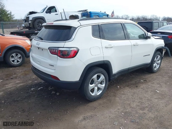 2019 Jeep Compass Latitude with VIN 3C4NJDBB0KT597603, listed as a IAAI auction lot 41822853 with 93,880 mi miles. Bid and sale history available at carsss.com. Image 4.