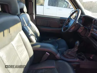 1997 GMC Jimmy SL with VIN 1GKCS13W9V2523837, listed as a IAAI auction lot 41359854 with 185,549 mi miles. Bid and sale history available at carsss.com. Image 5.
