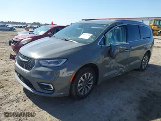 2021 Chrysler Pacifica Hybrid Touring L with VIN 2C4RC1L76MR597034, listed as a IAAI auction lot 41516718 with 79,910 mi miles. Bid and sale history available at carsss.com. Image 17.