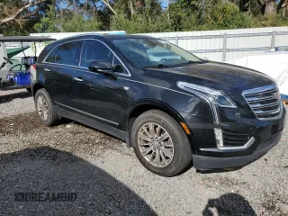 2017 Cadillac XT5 Premium Luxury FWD z VIN 1GYKNCRS7HZ130553, wystawiony jako Copart lot #60337905 z przebiegiem Nie podano mil oraz Szkoda całkowita • Salvage title. Historia ofert i sprzedaży dostępna na DreamBid. Obrazek 4.