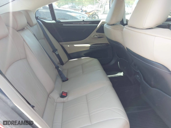 2019 Lexus ES with VIN 58ABZ1B16KU011174, listed as a IAAI auction lot 42032730 with 40,720 mi miles. Bid and sale history available at carsss.com. Image 8.
