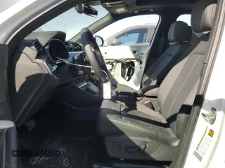 2024 Audi Q3 S line Premium z VIN WA1DECF39R1137946, wystawiony jako Copart lot #47194135 z przebiegiem 3 110 mil mil oraz Szkoda całkowita • Salvage title. Historia ofert i sprzedaży dostępna na DreamBid. Obrazek 7.