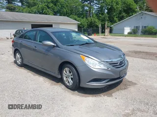 2014 Hyundai Sonata GLS z VIN 5NPEB4AC9EH890122, wystawiony jako IAAI lot #42405284 z przebiegiem 128 666 mil mil oraz . Historia ofert i sprzedaży dostępna na DreamBid. Obrazek 1.