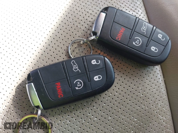 2017 Jeep Grand Cherokee Overland z VIN 1C4RJECG5HC959981, wystawiony jako IAAI lot #41638958 z przebiegiem 102 122 mil mil oraz . Historia ofert i sprzedaży dostępna na DreamBid. Obrazek 11.