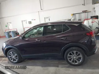 2021 Buick Encore GX Essence z VIN KL4MMGSL1MB150807, wystawiony jako IAAI lot #42650838 z przebiegiem 46 076 mil mil oraz . Historia ofert i sprzedaży dostępna na DreamBid. Obrazek 14.