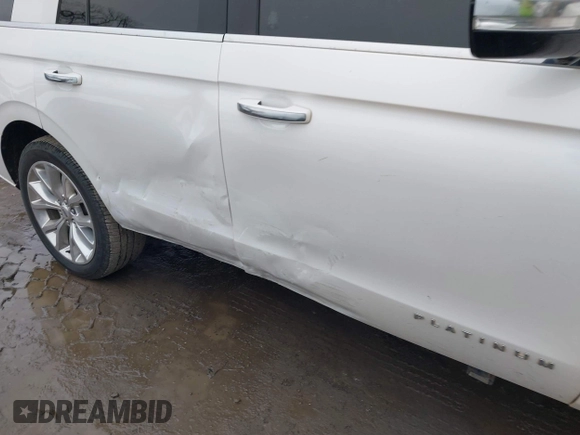 2018 Ford Expedition Platinum with VIN 1FMJU1MT8JEA07636, listed as a IAAI auction lot 41437297 with 100,730 mi miles. Bid and sale history available at carsss.com. Image 6.
