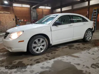 2010 Chrysler Sebring Limited z VIN 1C3CC5FVXAN177118, wystawiony jako Copart lot #47387815 z przebiegiem 152 589 mil mil oraz Szkody całkowita. Historia ofert i sprzedaży dostępna na DreamBid. Obrazek 1.