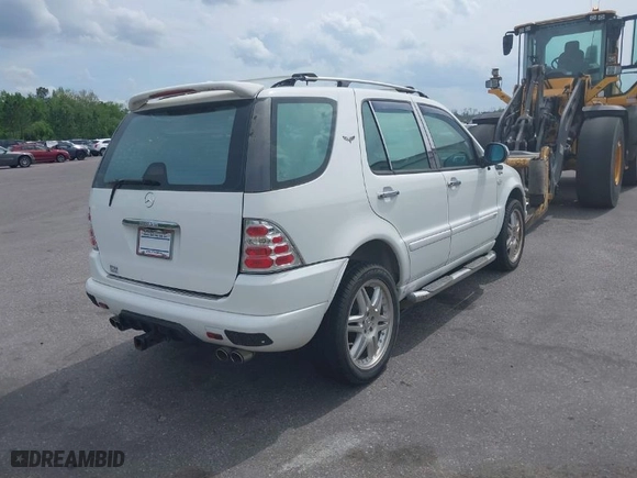 1999 Mercedes-Benz M-Class with VIN 4JGAB54E9XA089245, listed as a IAAI auction lot 41634831 with NaN miles. Bid and sale history available at carsss.com. Image 4.