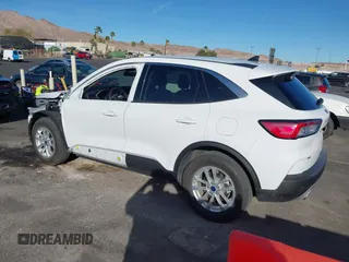 2022 Ford Escape SE Hybrid with VIN 1FMCU9BZ5NUA46050, listed as a IAAI auction lot 41693532 with 34,676 mi miles and . Bid and sale history available at carsss.com. Image 3.