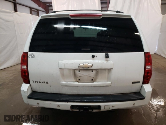 2008 Chevrolet Tahoe 2LT z VIN 1GNFC13078R152116, wystawiony jako Copart lot #42241295 z przebiegiem 224 882 mil mil oraz Czysty tytuł • Clean title. Historia ofert i sprzedaży dostępna na DreamBid. Obrazek 6.