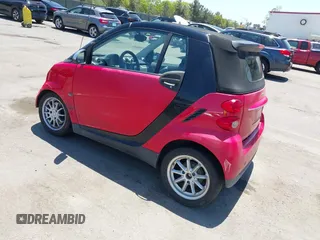 2011 Smart fortwo Passion z VIN WMEEK3BA7BK427739, wystawiony jako IAAI lot #42224225 z przebiegiem 31 675 mil mil oraz . Historia ofert i sprzedaży dostępna na DreamBid. Obrazek 3.