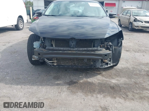 2014 Volkswagen Passat S z VIN 1VWAT7A30EC041728, wystawiony jako IAAI lot #42102295 z przebiegiem 94 768 mil mil oraz . Historia ofert i sprzedaży dostępna na DreamBid. Obrazek 6.