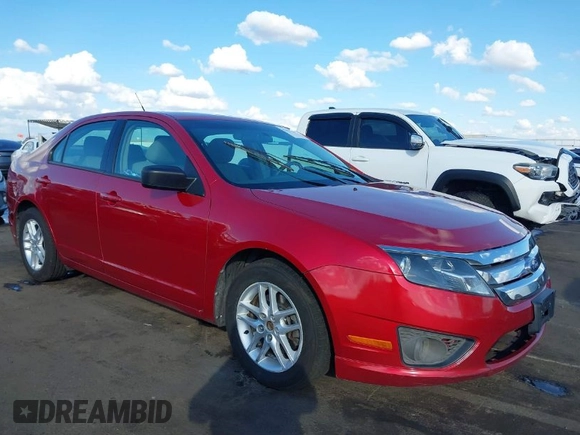 2012 Ford Fusion S with VIN 3FAHP0GA4CR335415, listed as a IAAI auction lot 41425408 with 207,386 mi miles. Bid and sale history available at carsss.com. Image 1.