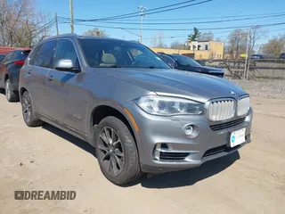 2017 BMW X5 xDrive50i с VIN 5UXKR6C34H0J85459, выставлен на аукционе IAAI как лот 42100403 с пробегом 85 051 миль миль и . История ставок и продаж доступна на DreamBid. Изображение 1.