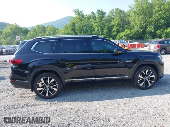 2024 Volkswagen Atlas SEL Premium R-Line with VIN 1V2FR2CA2RC598392, listed as a IAAI auction lot 42418130 with 5,007 mi miles and . Bid and sale history available at DreamBid. Image 13.