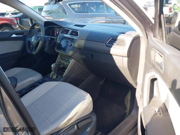 2021 Volkswagen Tiguan SE with VIN 3VV2B7AX2MM001713, listed as a IAAI auction lot 41357396 with 81,872 mi miles. Bid and sale history available at carsss.com. Image 5.
