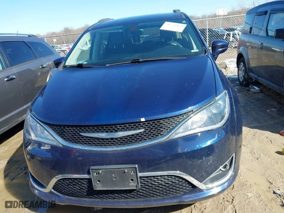 2018 Chrysler Pacifica Touring L with VIN 2C4RC1BG6JR257296, listed as a IAAI auction lot 41753473 with NaN miles. Bid and sale history available at carsss.com. Image 12.