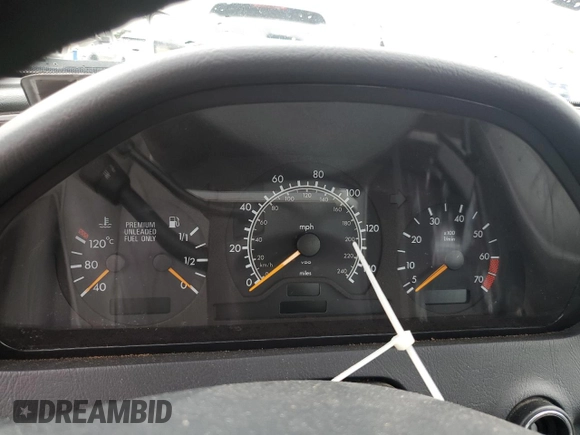 1997 Mercedes-Benz C z VIN WDBHA23EXVF560999, wystawiony jako Copart lot #74100944 z przebiegiem Nie podano mil oraz Nie do naprawy • Non repairable. Historia ofert i sprzedaży dostępna na DreamBid. Obrazek 9.
