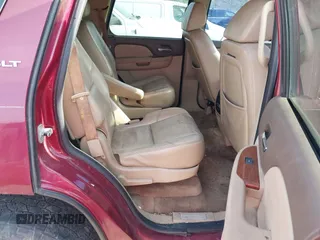 2007 GMC Yukon SLE with VIN 1GKFK13077J204048, listed as a IAAI auction lot 42052206 with 273,197 mi miles. Bid and sale history available at carsss.com. Image 8.