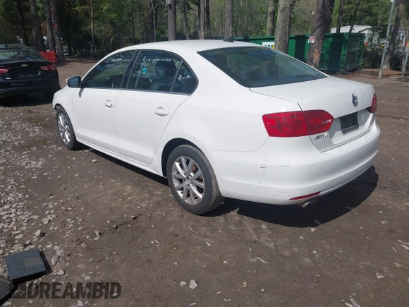2013 Volkswagen Jetta Sedan SE with VIN 3VWDP7AJXDM201451, listed as a IAAI auction lot 41994783 with 136,112 mi miles. Bid and sale history available at carsss.com. Image 3.