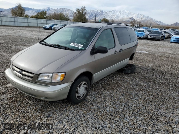 1999 Toyota Sienna LE with VIN 4T3ZF13C7XU133135, listed as a Copart auction lot 80618034 with 200,910 mi miles and Salvage Title. Bid and sale history available at carsss.com. Image 1.